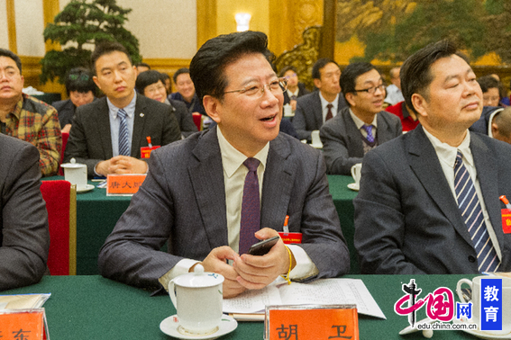 委员胡卫关于稳妥推行教育范畴政府与社会本钱合作模式的提案