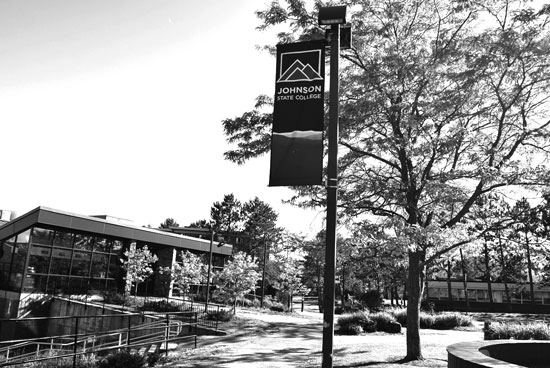 “学院”不如“大学”层次高?