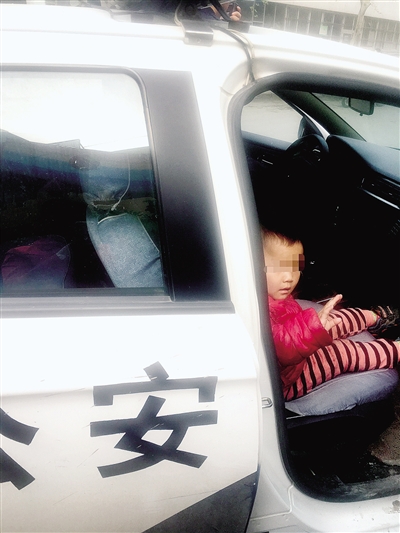 粗心爸爸第一次送孩子上学竟送错幼儿园