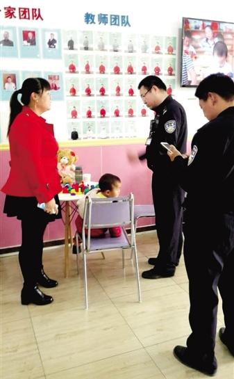 粗心爸爸第一次送孩子上学竟送错幼儿园