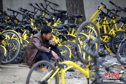 共享单车“绑上”儿童座椅 这样骑出了问题谁负责?