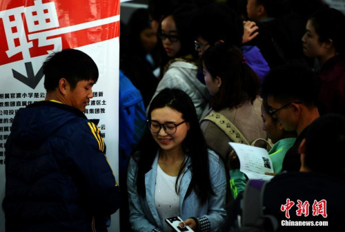 795万大学生毕业在即 多地出招护航就业创业