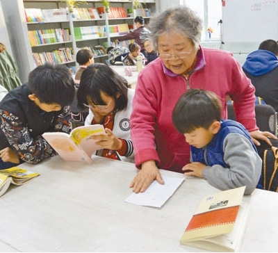 七旬退休教师自办免费课后带工头