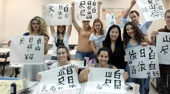  世界掀起“汉语热” 中文究竟有何魅力？