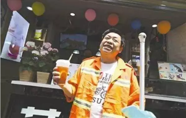 伴计骗环卫工买冰饮 这样的“谎言”可以再多些