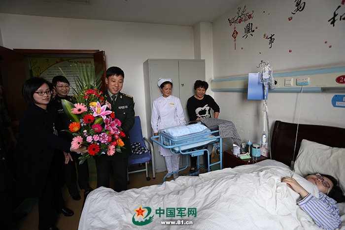 坠机翱翔员张浩烈士的妻子生下男婴 母子平安