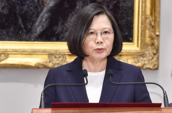 1527204971861876.png 台现“断交潮” 蔡英文深夜疯言:大陆踩我底线了