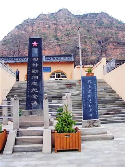 郝家桥村所立纪念碑