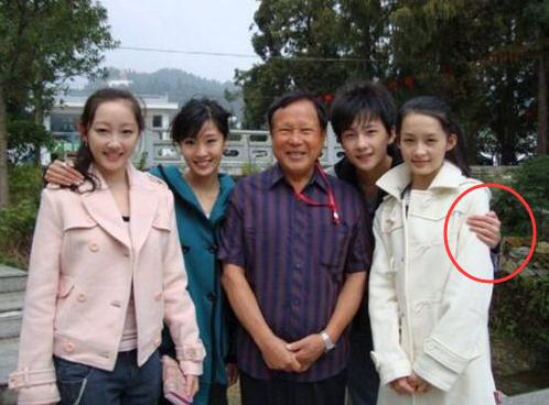 杨洋哭了!李沁给了杨洋低调的祝福,获网友赞,而何炅却被批