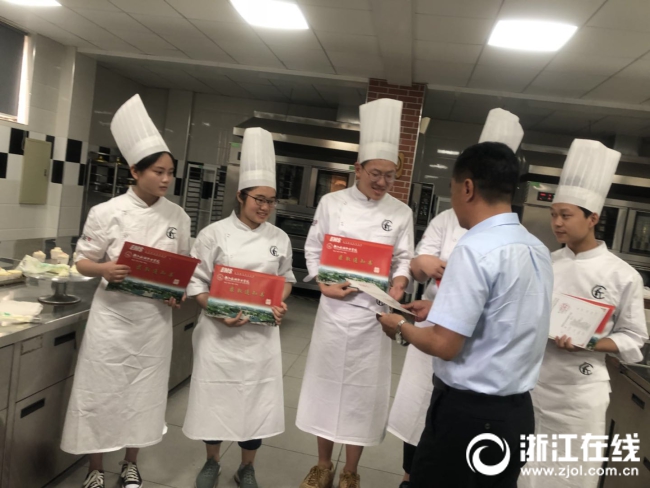 公布.jpg 公布.jpg